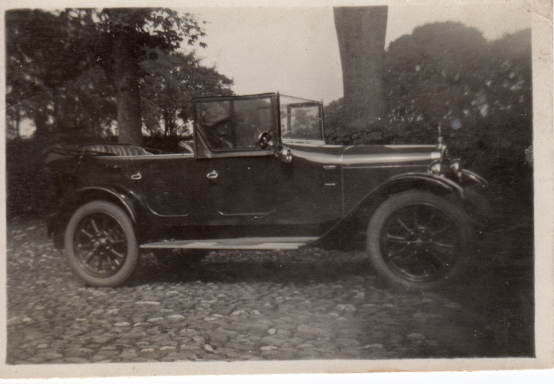 1919 Aunty Margaret Armer driving Major Briggs car.png